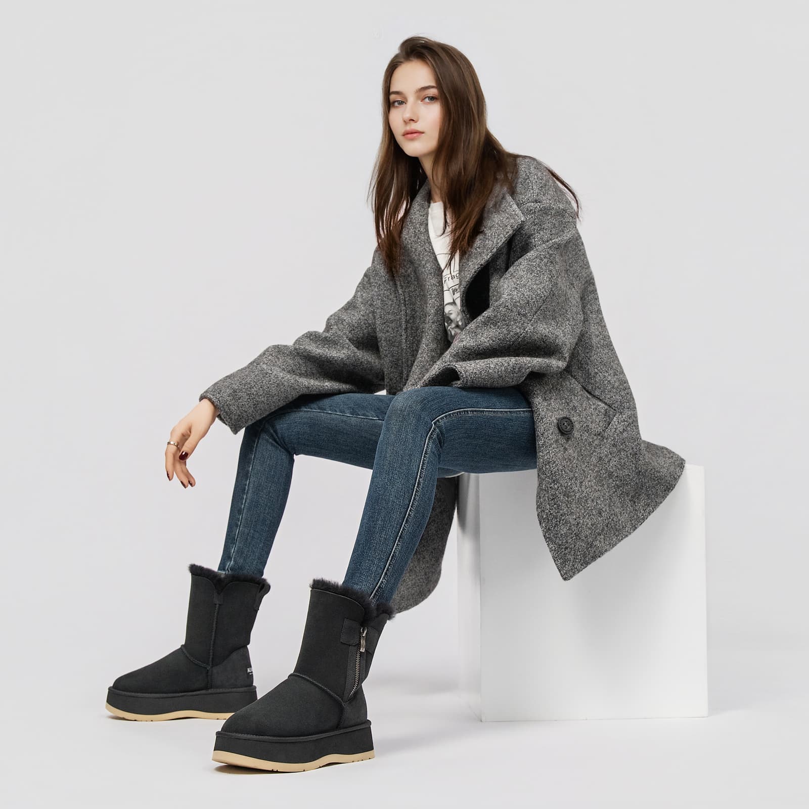 羊皮毛一体厚底短筒雪地靴 N3121 styled view